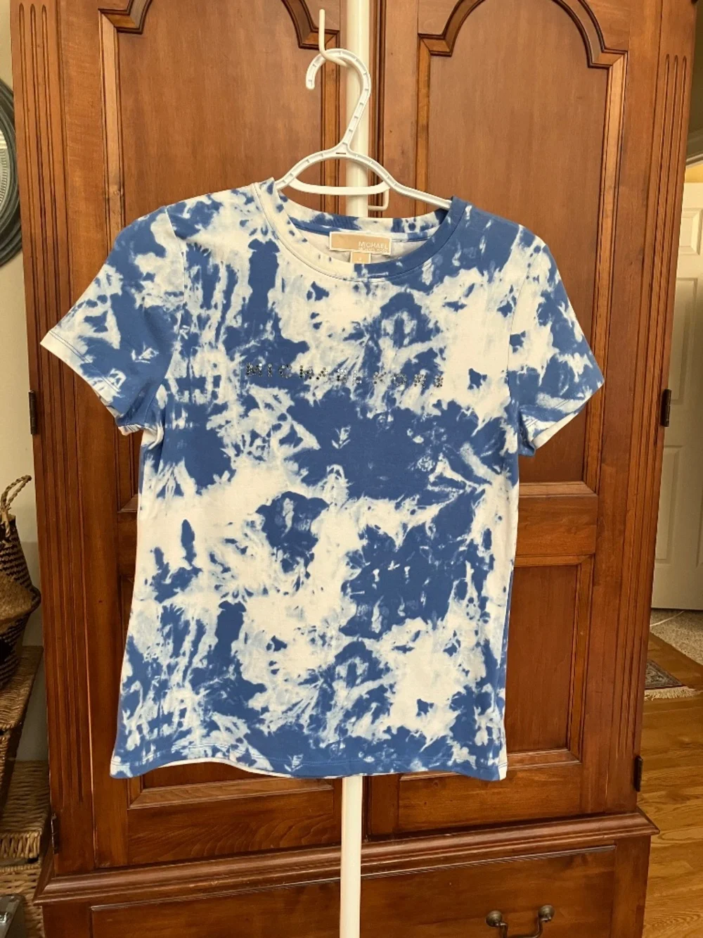 NWT Michael Kors Blue White Abstract Print Studded MK Logo Tee S